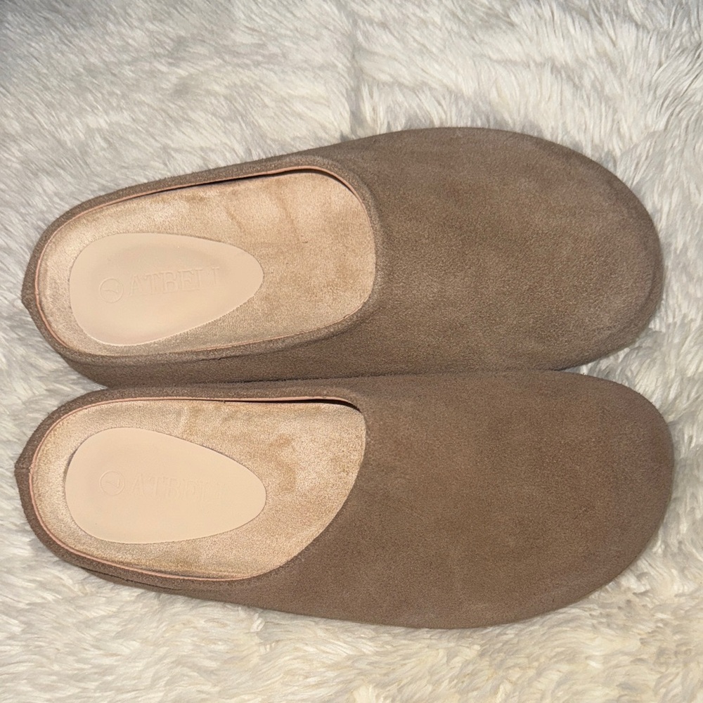 Women's Tan Slip-On Shoes size 7